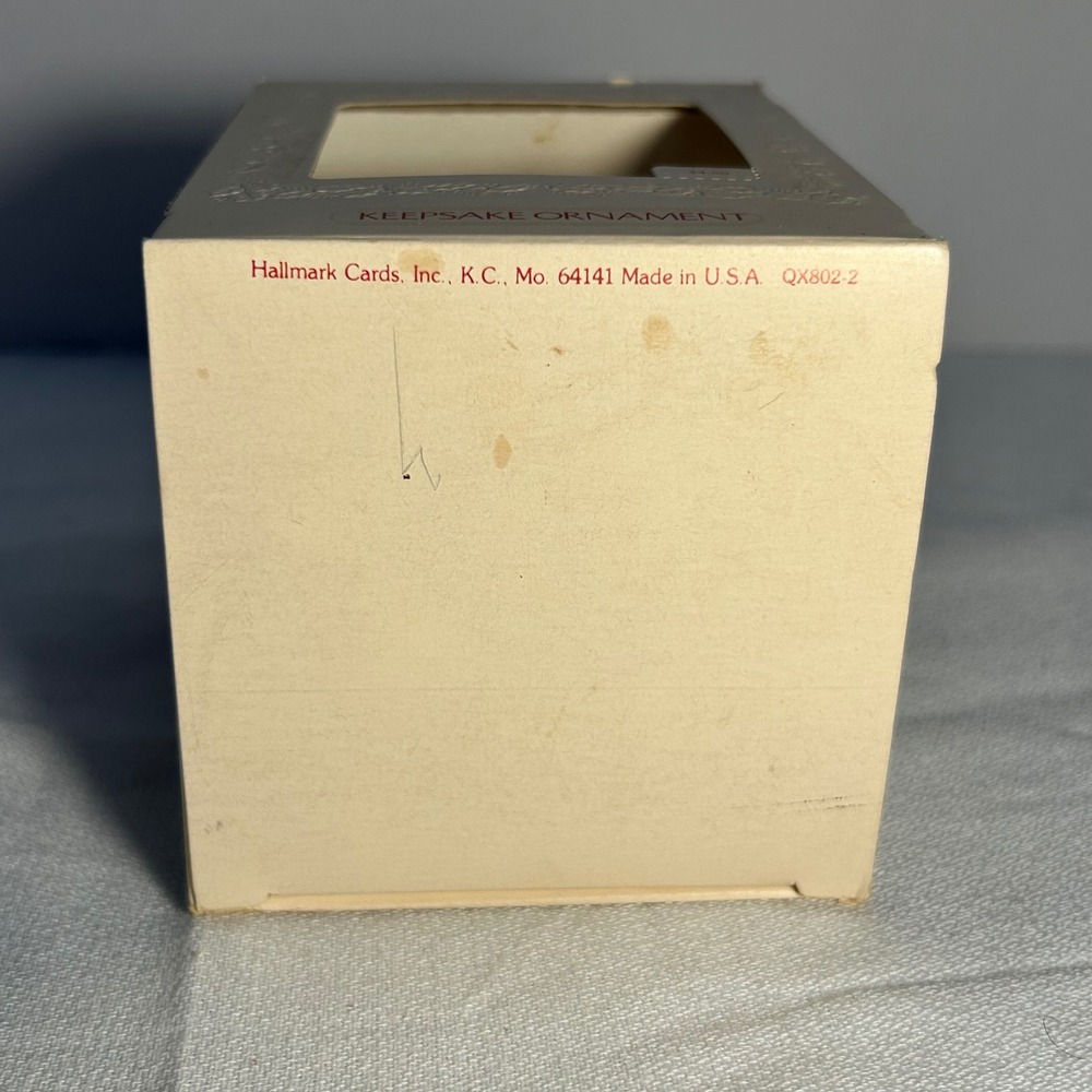 Betsy‎ Clark Hallmark Glass Keepsake Ornament 1981 Christmas Quilt Design - Picture 5 of 6